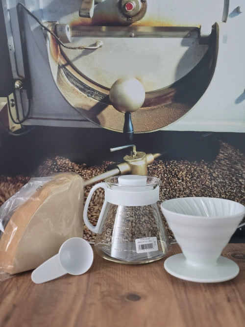 Hario V60 02 Seramik Kahve Demleme Seti “Beyaz”